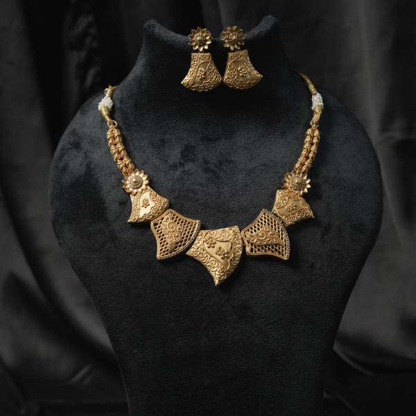 Antique Design Gold Necklace Set For Women