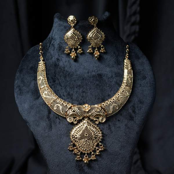 Gold Filigree Necklace Set